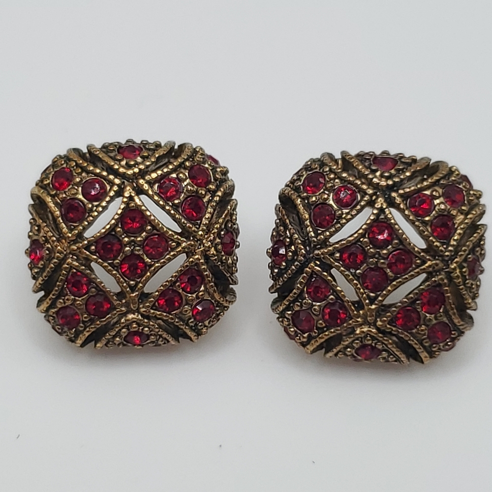 Vtg Faux Ruby Triple Played Gold Monet Stud Earrings